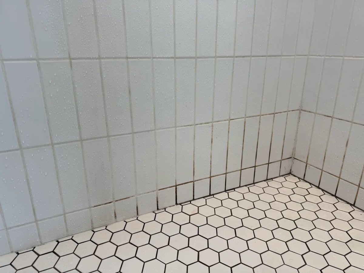 Bathroom before regrouting, mouldy grout
