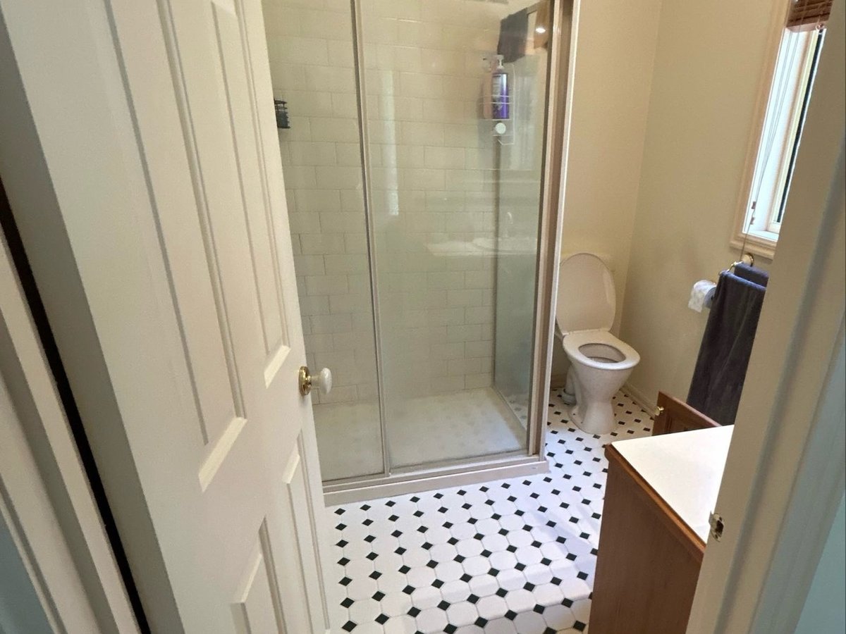 Bathroom before renovation